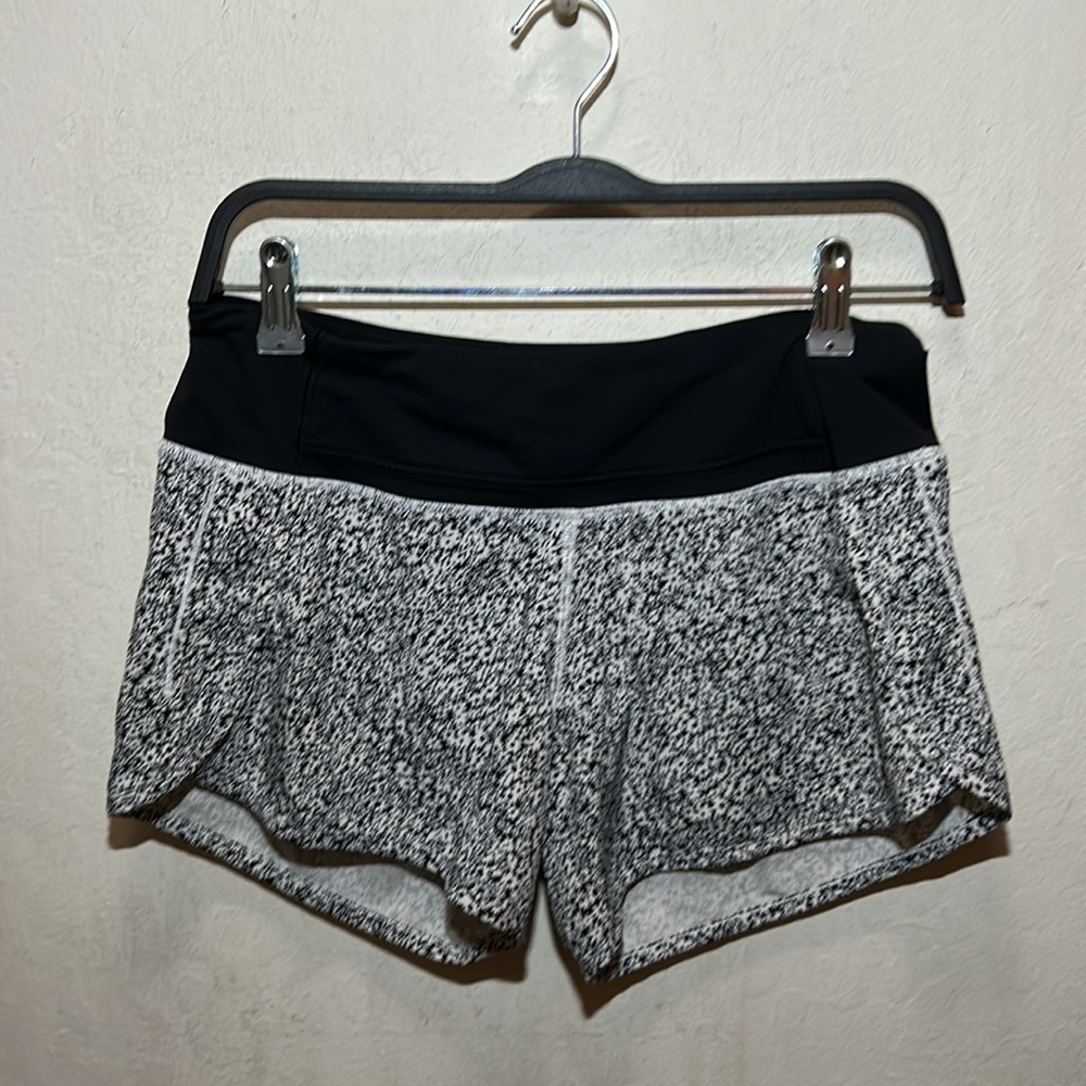 Lululemon Run Times Short (4-way Stretch 4") Ditsy Daisy White/Black Size 4